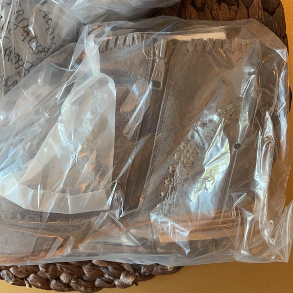 New Jack Rogers Women's Gray Gemma Suede Bootie - Picture 3 of 4